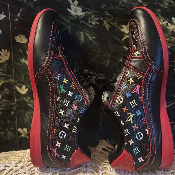 👑SALE!$390*place the offer 🥰
LVUITTONMulticolorMonogramCanvasSneakers Size6/36 - Picture 5 of 13